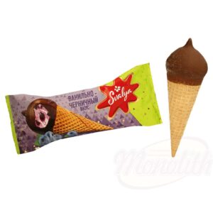 Сливочное ванильное мороженое с черничной начинкой в какао глазури в вафельном рожке